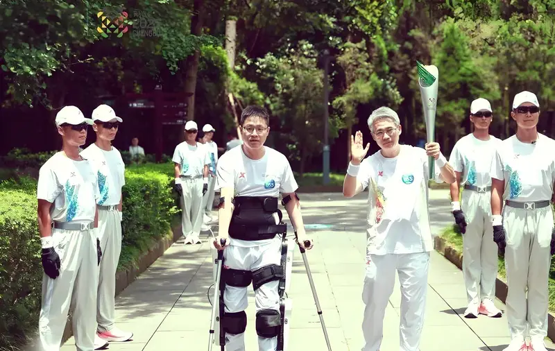 意町设计助力世运火炬传递，外骨骼科技点亮梦想